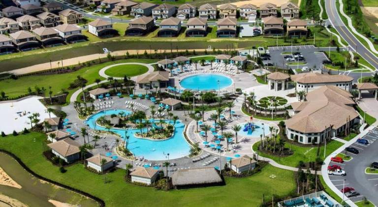 Big vacation home with pool | Pets allowed — photo 2