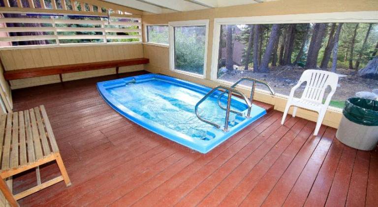 House with pool — photo 4