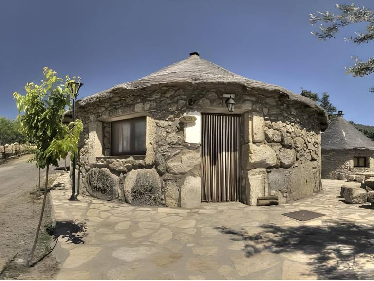 House with pool, garden & patio | Pets allowed in Cáceres