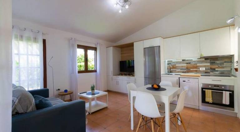 House with patio, BBQ & private pool | Pet-friendly — photo 4