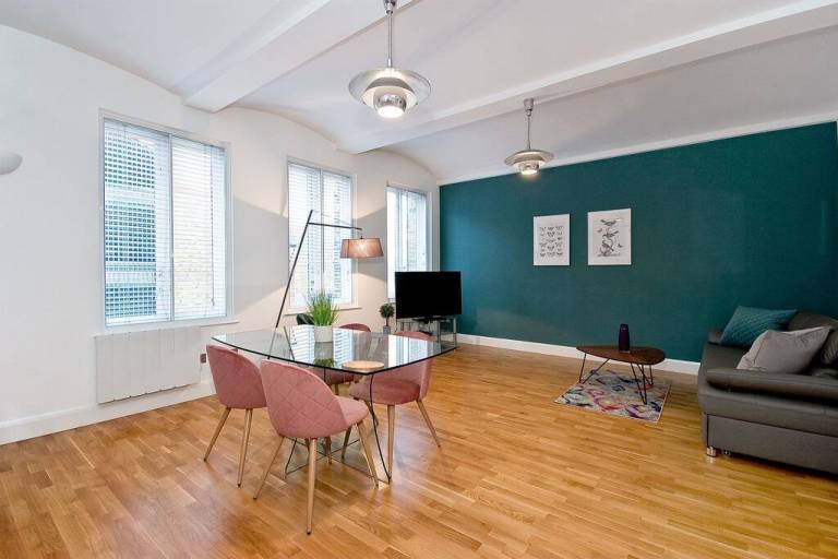 1M Farringdon sleeps 4 Large 1BR Former Warehouse