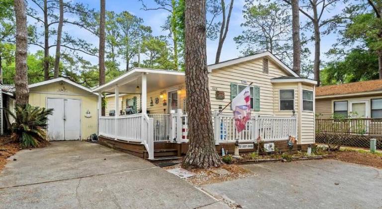 House with pool in Garden City, SC