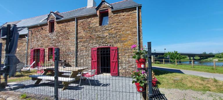 Gite with barbecue & yard — photo 2