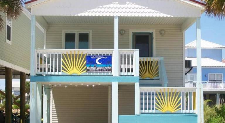 House | Next to the beach | Good for workation | Pets are welcome in Pensacola, FL