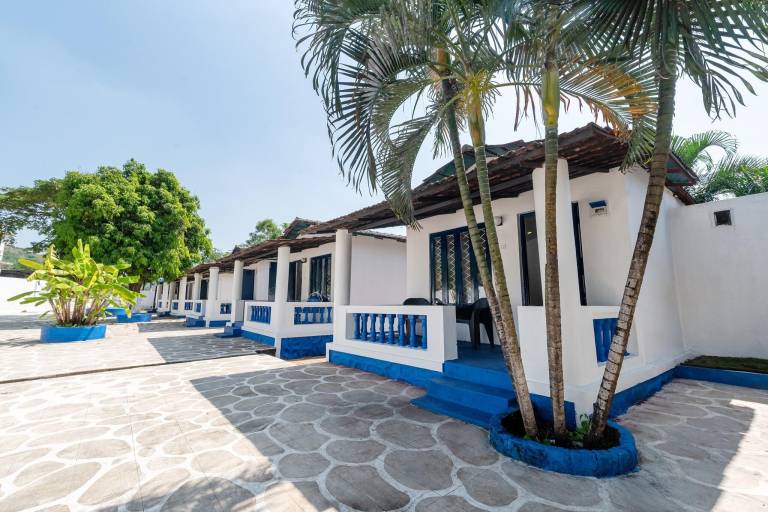 Santorini Cabins Pool Chef DanCenter