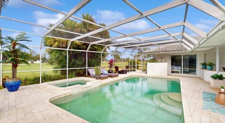 House with pool & jacuzzi in Sarasota, FL