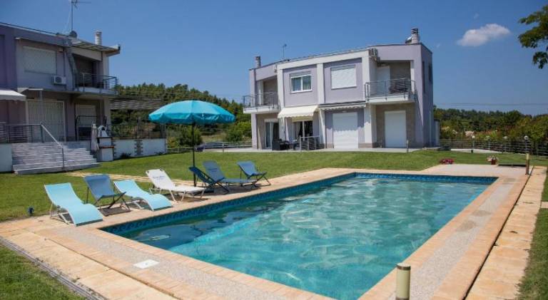 Villa with yard, patio & pool — photo 4