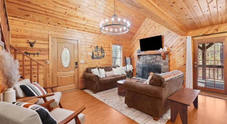 Vacation home with hot tub — photo 2
