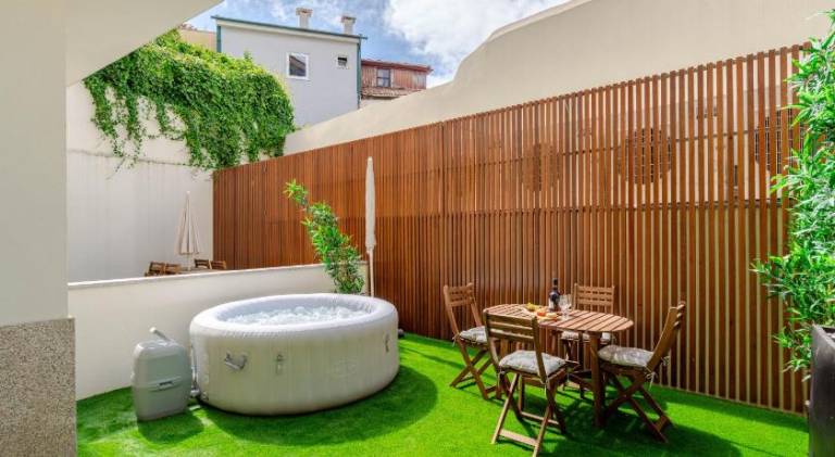 Lovely apartment with jacuzzi & terrace | Near Dom Luís I Bridge | Pets allowed in Porto