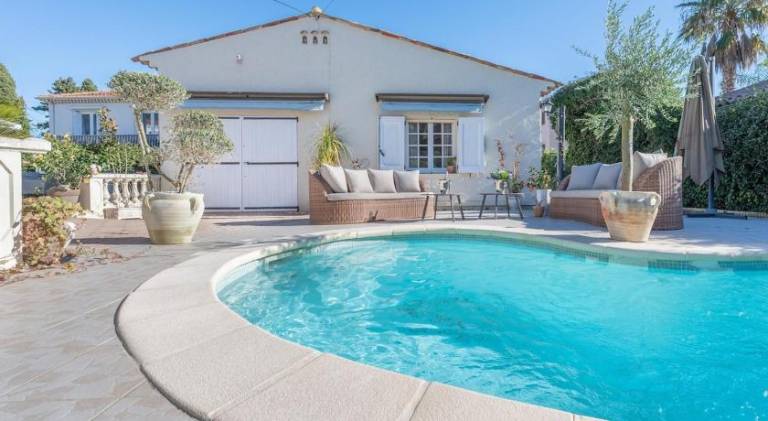 Villa with pool in Antibes