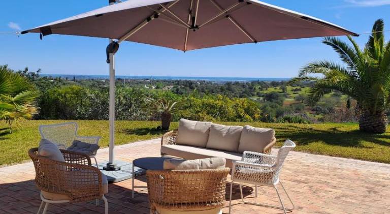 Villa with barbeque, patio & yard — photo 3