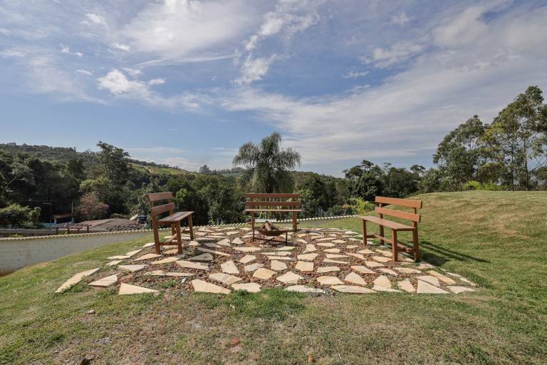Family-oriented beautiful vacation home with grill, yard & private pool | Pets are welcome — photo 4