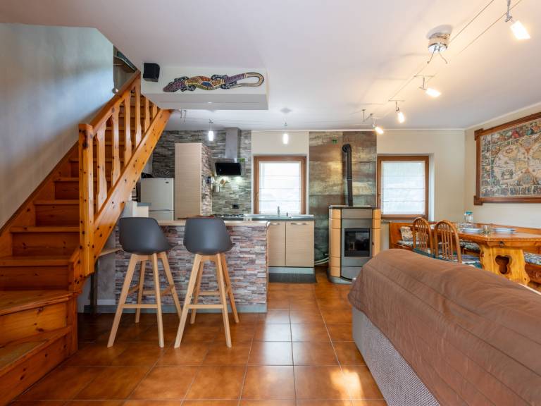 Vacation home with grill & yard — photo 2