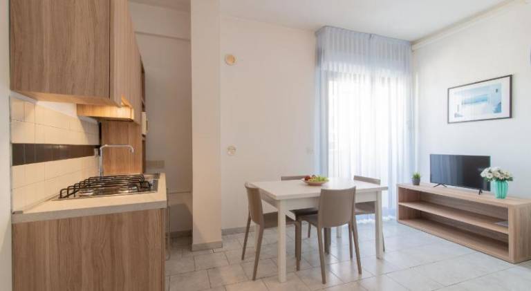 Pleasant serviced apartment with hot tub & patio | Next to the beach | Good for workation | Pet-friendly — photo 2