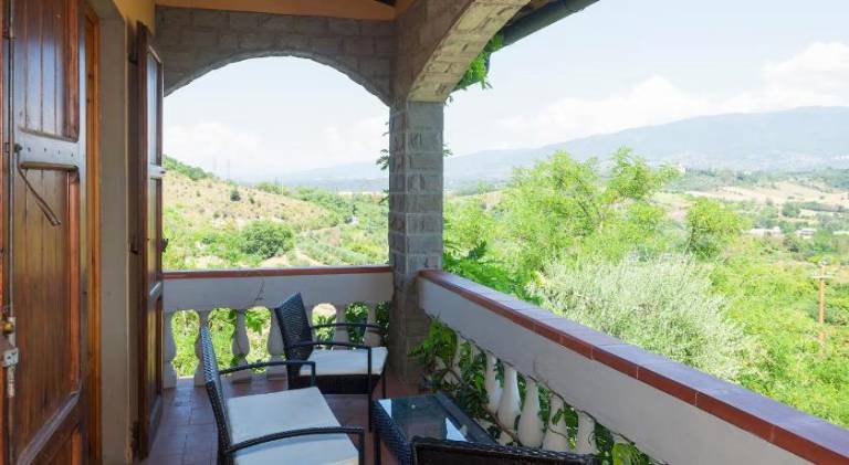 Villa with garden, patio & hot tub — photo 4