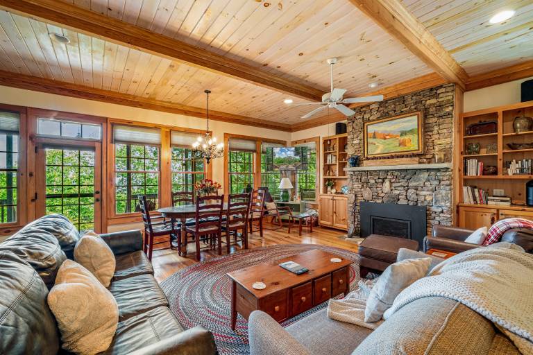 Canyon Hideaway Cottage Wi-Fi Swing Bed 2 Acres Small Dog Friendly — photo 3