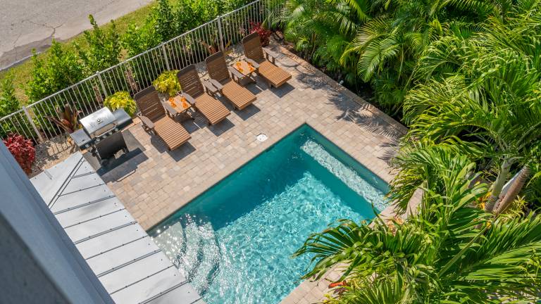 Casa Antilles Pet Friendly, Ping Pong Table, Private Heated Pool, Steps to Beach! — photo 4