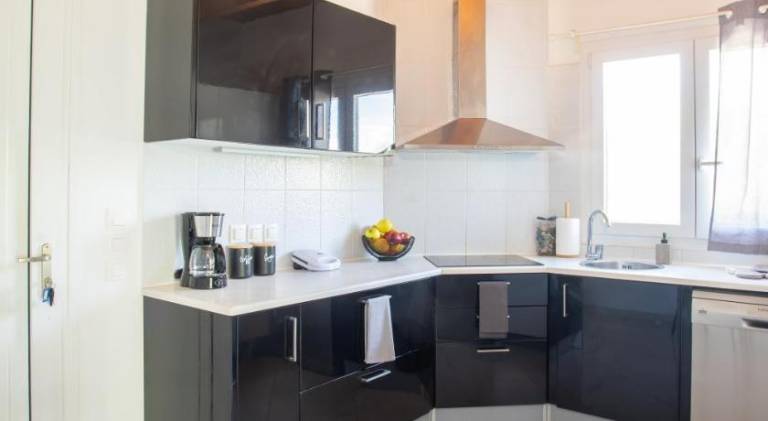 Fully equipped spacious house with barbeque, terrace & garden | Suitable for remote work | Pets allowed — photo 3