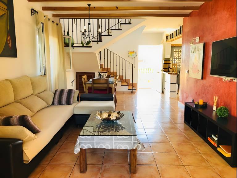 Vacation home with barbeque, terrace & fast internet | Garden view — photo 4