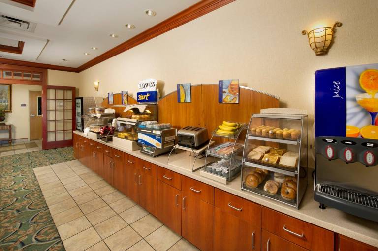 Holiday Inn Express Hotel & Suites Lenoir City Knoxville Area By IHG — photo 5