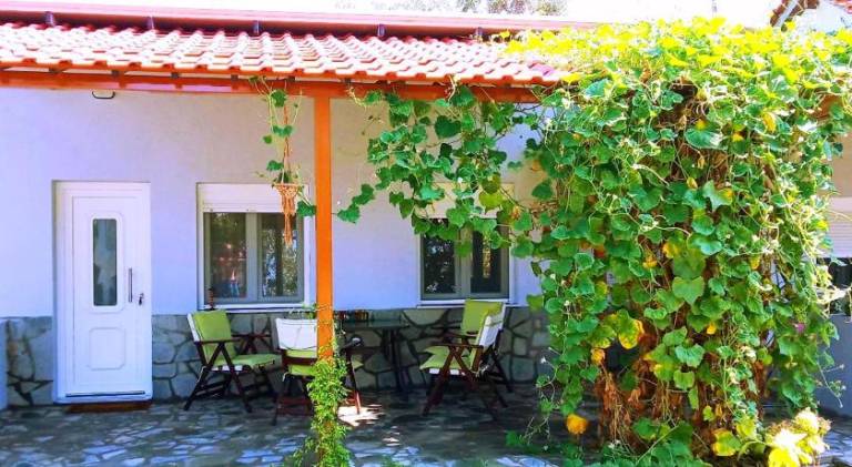 Vacation home with barbeque, patio & garden in Thasos