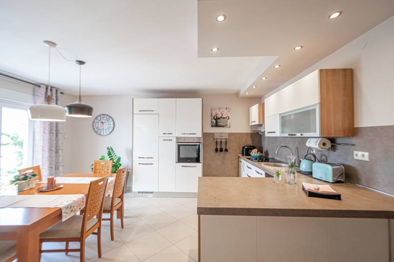 Holiday apartment with sea view and high-quality furnishings in Crikvenica