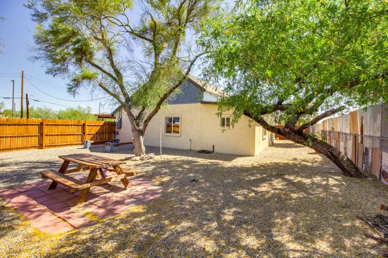 1 Mi to Dtwn Tucson Home w Fenced In Yard