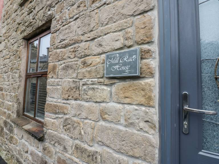Cottage with yard & hot tub — photo 3