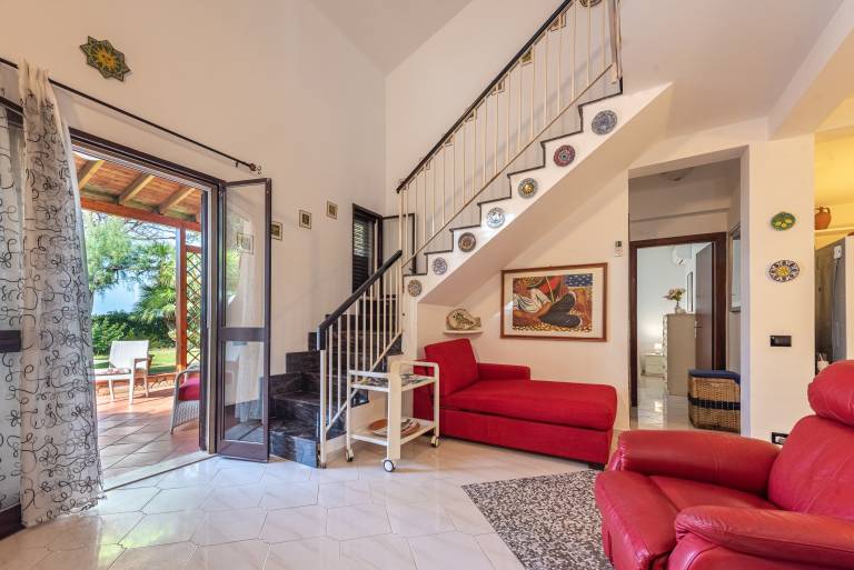 Villa with terrace & garden | Garden view — photo 5