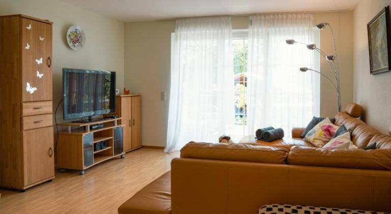 Coraline -Koblach, 6-10 P, 3 Schlafzimmer, Kuche, riesige Terrasse, Parkplatz, WiFi, Stellplatz Ski — photo 2
