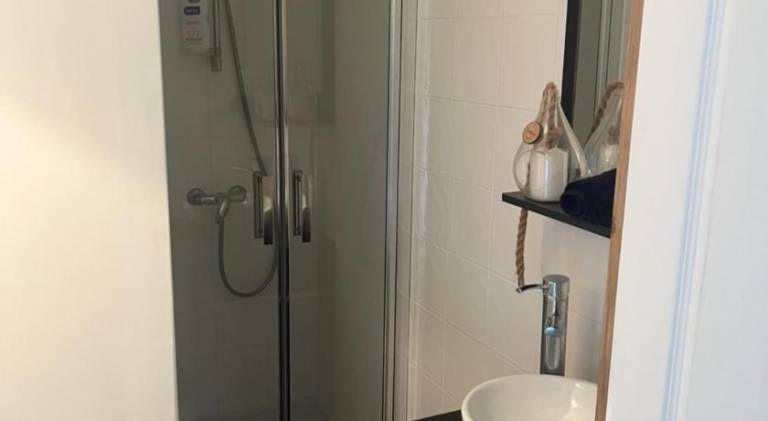 Chambre et salle de bain independantes — photo 2