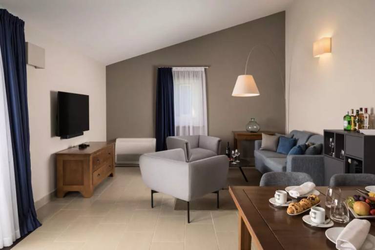 Vacation home with yard in Umag