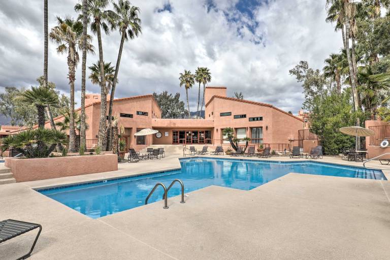 3 Mi to Sabino Canyon Condo w Resort Perks