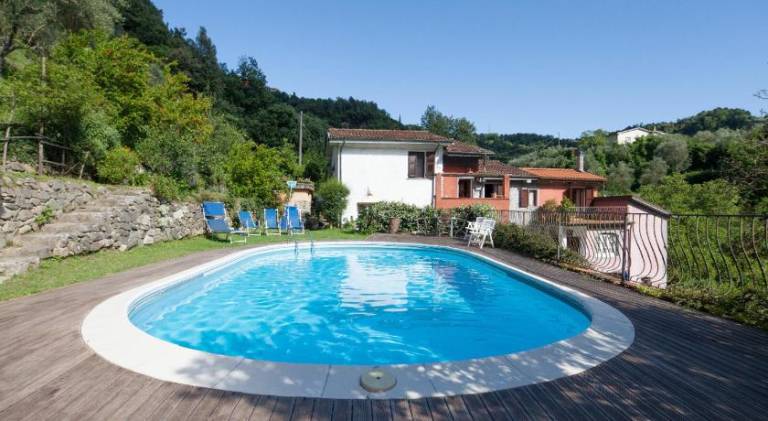 Farm with yard, pool & barbeque — photo 2