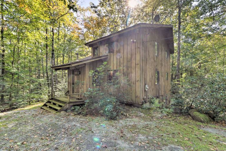 Cabin w/ 3 Acres, Tennis Courts: By 4 Ski Mtns — photo 2