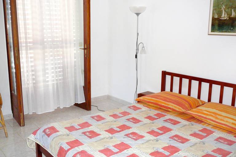 One bedroom apartment with terrace and sea view Postira, Brač (A-2919-a) — photo 5