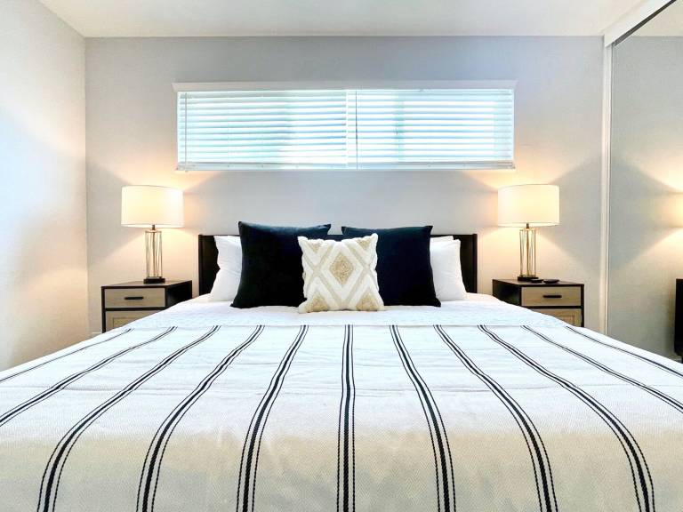(ALT14) Work Here WiFi Sanitized K Bed New Remodel — photo 4