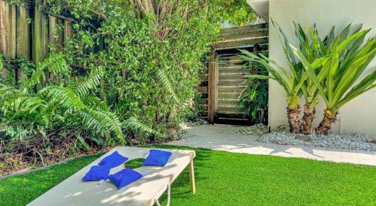 House with pool — photo 5