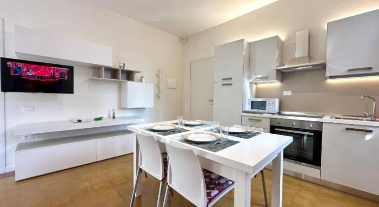 Serviced apartment with garden & patio — photo 4
