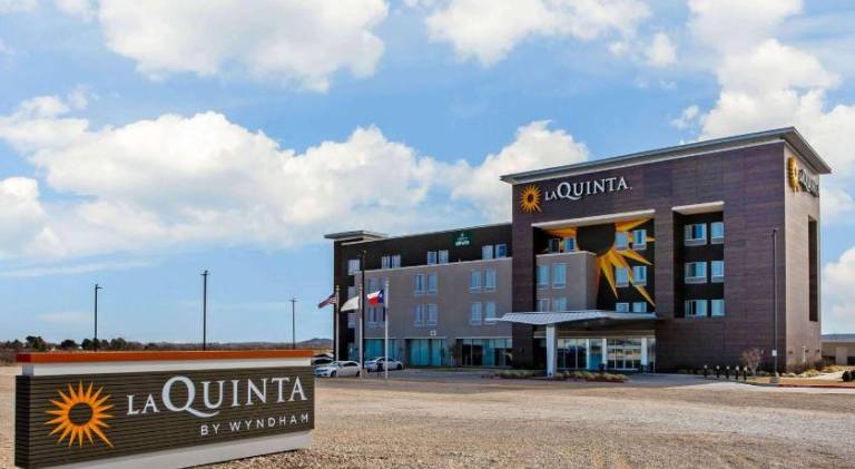 La Quinta Inn & Suites by Wyndham Sweetwater East — photo 2