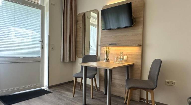 Serviced apartment with terrace & yard — photo 5