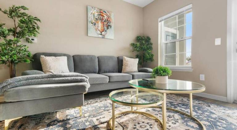Elegant 1BR/1BA Condo with Pool, Gym and Laundry — photo 4