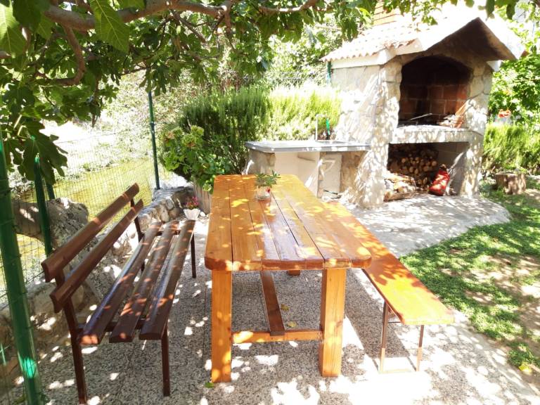 House with garden & barbecue — photo 3