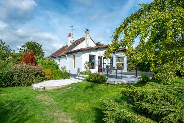 Children-friendly vacation home with garden, terrace & fast internet | Garden view | Perfect for remote work | Pet-friendly in Calais