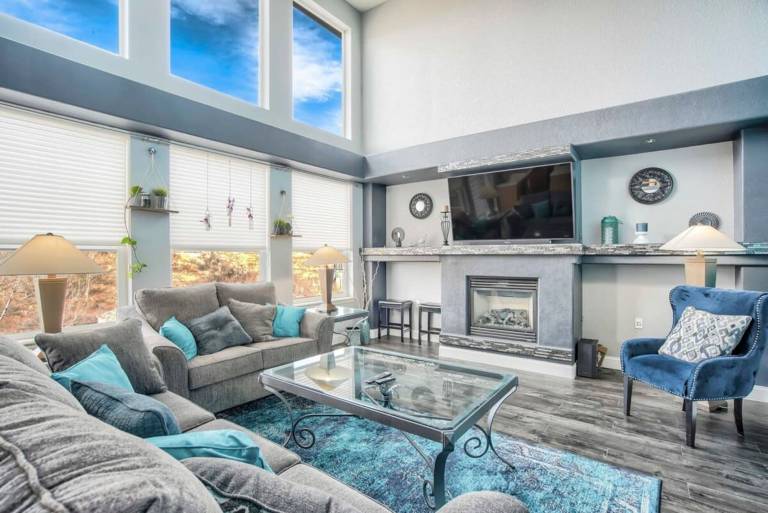 House with fast internet & yard | Mountain view in Colorado Springs, CO