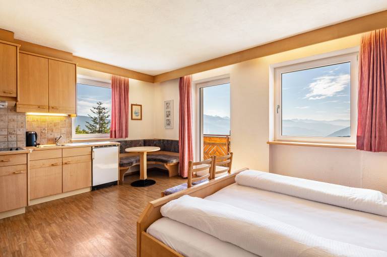 Inviting Eisacktal Apartment with Mountain Views, Terrace & Prime Location in Meransen — photo 2
