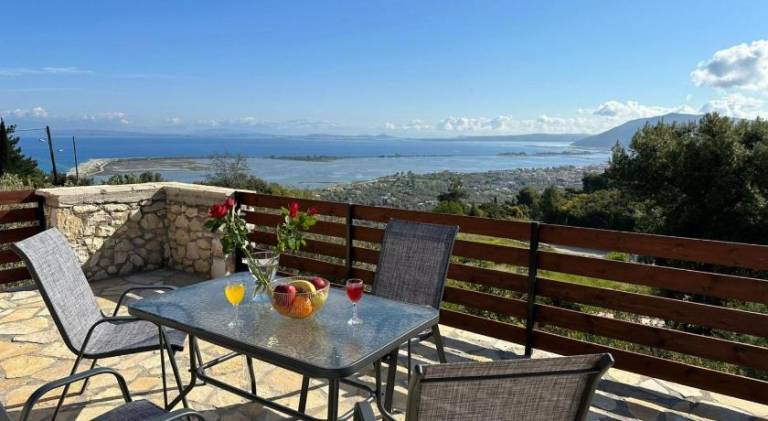 Holiday apartment with barbecue, terrace & yard — photo 3