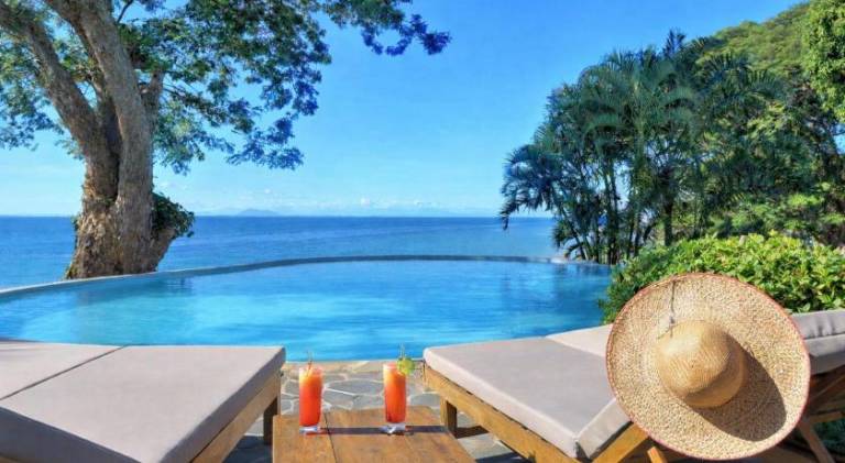 Family-friendly lodge with pool, terrace & yard | Next to the beach | Dogs allowed in Nosy Be