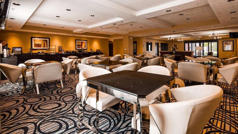 Best Western Plus Airport Inn & Suites — photo 3