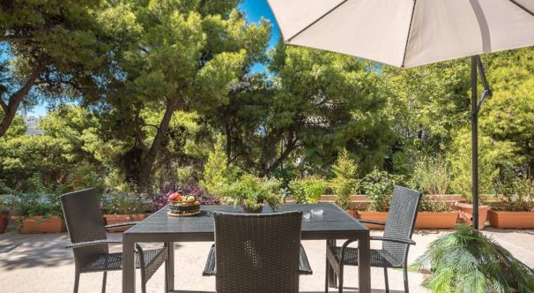 Apartment with terrace — photo 4